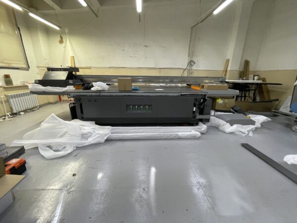 Успешная инсталляция планшетного принтера Handtop HT3020 FK10 в Подольске