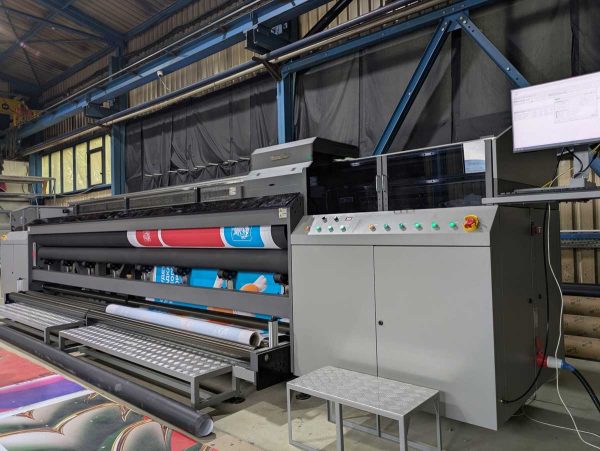 HandTop HT5000: расширенный кейс запуска рулонного УФ-принтера